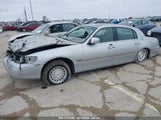 Lincoln Town Car Executive 1LNHM81W3YY876725 снимка