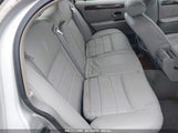 Lincoln Town Car Executive 1LNHM81W3YY876725 снимка
