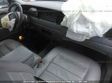 Lincoln Town Car Executive 1LNHM81W3YY876725 снимка