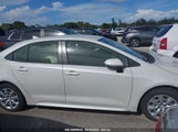 Toyota Corolla Le JTDEPMAE2MJ162974 снимка