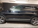 VOLKSWAGEN TIGUAN 2.0T SEL PREMIUM/2.0T SEL PREMIUM R-LINE снимка