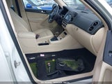 VOLKSWAGEN TIGUAN 2.0T WOLFSBURG EDITION WVGRV7AX1HW****** fotografie