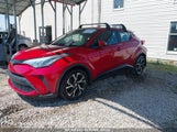 TOYOTA C-HR XLE NMTKHMBX2MR****** снимка