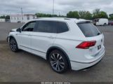 VOLKSWAGEN TIGUAN 2.0T SEL PREMIUM R-LINE 3VV4B7AX3LM****** fotografie