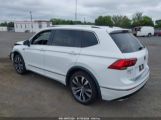 VOLKSWAGEN TIGUAN 2.0T SEL PREMIUM R-LINE снимка