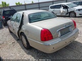 LINCOLN TOWN CAR SIGNATURE LIMITED 2LNBL8CVXBX****** снимка