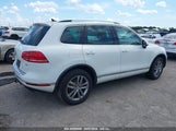 VOLKSWAGEN TOUAREG VR6 LUX WVGEF9BP8GD****** photo