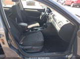 VOLKSWAGEN PASSAT 1.8T S 1VWAT7A30GC****** снимка