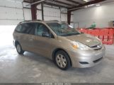 TOYOTA SIENNA LE photo