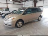 TOYOTA SIENNA LE photo