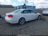 VOLKSWAGEN PASSAT 1.8T SEL PREMIUM 1VWCT7A38FC****** снимка