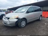 TOYOTA SIENNA LE photo