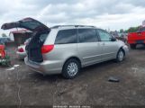 TOYOTA SIENNA LE photo