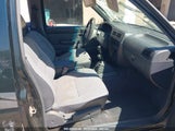 Nissan Truck King Cab Xe 1N6SD16Y9RC315338 photo