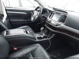 TOYOTA HIGHLANDER XLE 5TDJZRFH4HS****** снимка