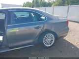 VOLKSWAGEN PASSAT 1.8T SE 1VWBT7A34HC****** снимка