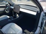 TESLA MODEL Y STANDARD RANGE REAR-WHEEL DRIVE снимка