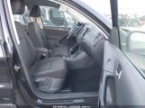 VOLKSWAGEN TIGUAN LIMITED 2.0T WVGAV7AX0JK****** fotografie