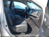 TOYOTA HIGHLANDER SE 5TDJZRFH8JS****** снимка