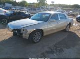 LINCOLN TOWN CAR SIGNATURE LIMITED 1LNHM82W95Y****** photo
