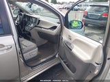 TOYOTA SIENNA XLE 8 PASSENGER 5TDYK3DC7GS****** снимка