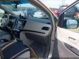 TOYOTA SIENNA LE photo