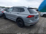 VOLKSWAGEN TIGUAN 2.0T SE R-LINE BLACK 3VVCB7AX7PM****** photo