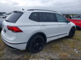 VOLKSWAGEN TIGUAN 2.0T SE/2.0T SE R-LINE BLACK/2.0T SEL снимка