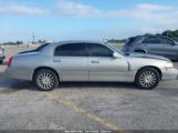 LINCOLN TOWN CAR SIGNATURE photo