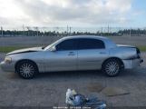 LINCOLN TOWN CAR SIGNATURE photo