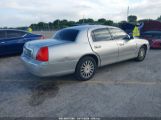 LINCOLN TOWN CAR SIGNATURE photo