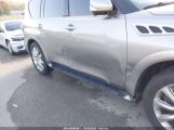 INFINITI QX56 photo