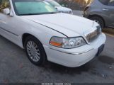 LINCOLN TOWN CAR SIGNATURE photo