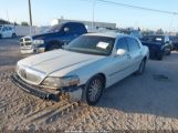 LINCOLN TOWN CAR SIGNATURE photo