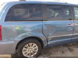 CHRYSLER TOWN & COUNTRY LIMITED снимка