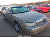 LINCOLN TOWN CAR SIGNATURE LIMITED 2LNHM82V18X****** photo