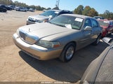 LINCOLN TOWN CAR SIGNATURE LIMITED 2LNHM82V18X****** fotografie