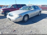 LINCOLN TOWN CAR SIGNATURE LIMITED 2LNBL8CV8AX****** fotografie