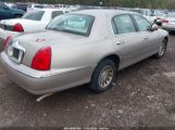 LINCOLN TOWN CAR SIGNATURE photo