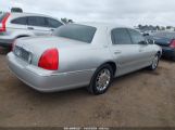 LINCOLN TOWN CAR SIGNATURE LIMITED photo