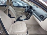 VOLKSWAGEN PASSAT 1.8T SE 1VWBS7A35FC033052 снимка