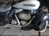 HARLEY-DAVIDSON FLHTCUTG 1HD1MAF18LB****** fotografie