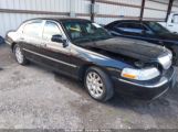 LINCOLN TOWN CAR SIGNATURE LIMITED photo