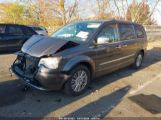 CHRYSLER TOWN & COUNTRY LIMITED photo