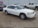 LINCOLN TOWN CAR SIGNATURE photo