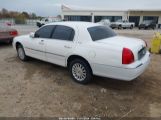 LINCOLN TOWN CAR SIGNATURE photo