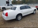 LINCOLN TOWN CAR SIGNATURE photo