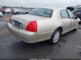 LINCOLN TOWN CAR SIGNATURE photo