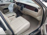 LINCOLN TOWN CAR SIGNATURE photo