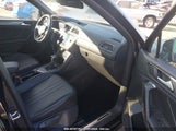 VOLKSWAGEN TIGUAN 2.0T SE R-LINE BLACK 3VVCB7AX7NM****** снимка